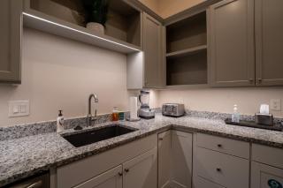 Downtown Urban Retreat 6 Beds Perfect for Groups - 1