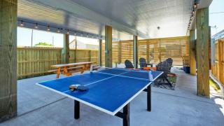 Priv Pool Swing Bar Ping-Pong Walk to Town Once Upon A Tide by AvantStay - 7