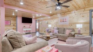 Pink Pines by AvantStay Luxury Aesthetic Dream Home Indoor Pool Hot Tub - 1