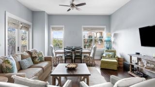 Salty Air Blue Mountain Flair – 3BR Condo w Pool Balcony Beach Access - 4