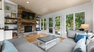 Coves End by AvantStay Dock Game Room Fire Pit Forest Views - 2