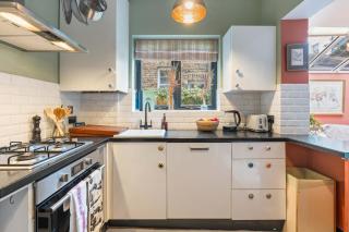 Charming 2 Bed Flat by 53 Degrees Property, Ideal Location With Garden - Londra - 4