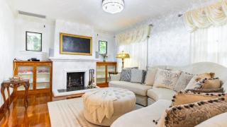 Las Olas Oasis by AvantStay Minutes to the Beach Hot Tub - 6