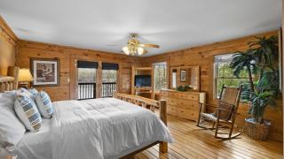Lakeside Lodge by AvantStay Hot Tub Dock - 8