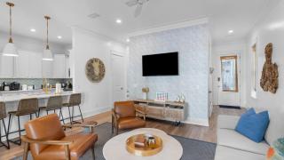 Good Day Sunshine by AvantStay Sleeps 16 Pool Private Beach Access - 3