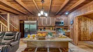 Riverwood by AvantStay Gatlinburg Cabin w River Views - 1