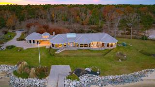 Bay Estate Luxe Waterfront Home w Private Pier, Main and Guest House, Bay Views - Ridge - 0