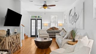 Coastal Soul 393 by AvantStay Near Boat Ramp Bay Private Yard - 1