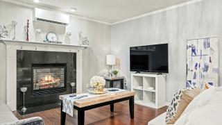 Birch Hollow by AvantStay Cozy Poconos Home w Fireplace Soaking Tub Kid’s Play Area - 6