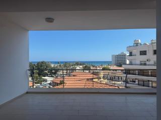 Beautiful Seaview Apt - 3 min Walk to Beach - 4