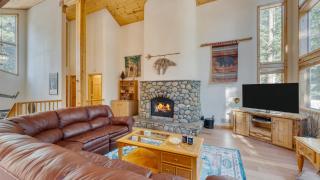 Hansel by AvantStay Pool Table 5mins to Skiing - 2