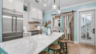 Beach Bike Cottage by AvantStay Walk to Beach Resort Pool - 3