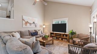 Lake Norman Waterfront Home w Covered Porch Sunset Views Easy Access to Dining Shopping Uptown Charlotte Adventures Sunsets on Shoreline - 5
