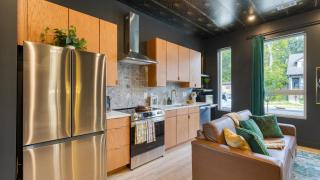 Stylish Studio for 6 Near Broadway East Nashville Restaurants Lischey Loft by AvantStay - 6