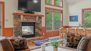 Bear Paw Lodge by AvantStay Hot Tub Deck Fire Pit - 4