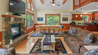 Bear Paw Lodge by AvantStay Hot Tub Deck Fire Pit - 5