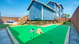 Makaira Azul by AvantStay Pool Putting Green - 9
