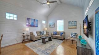 Shared Pool Playground 2blocks to TownEateries Pirates Lair by AvantStay - 3