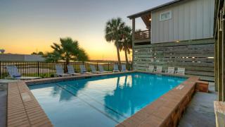 Fish Camp Cottage by AvantStay Shared PoolViews - 9
