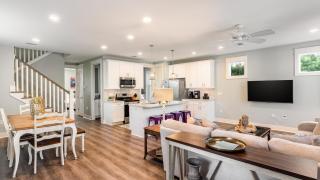 Gulf Coast Gem by AvantStay 3 blocks to Beach Town Plaza Community Pool - 4