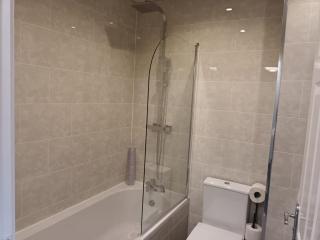 2 Bed House - Sleeps 6 - Parking - Wifi - 5