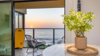 Oceanfront in La Jolla Steps to Beach Shops Dining Dawn Patrol by AvantStay - 1