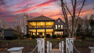 Luxury Lakefront Stay Private Dock IndoorOutdoor Pool The Retreat - 2