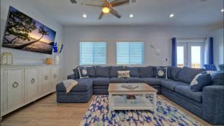 Newly Built Outdoor Living View Boat Parking 50 Shades of Blue by AvantStay - 8