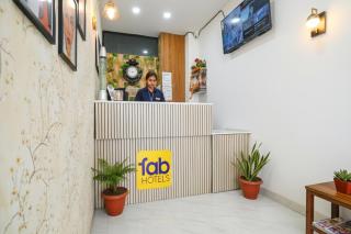 FabHotel Chirag Inn - 8