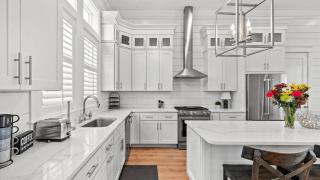 30A Aqua Vista by AvantStay Golf Cart Included Pool Acess Walk to Beach - 3