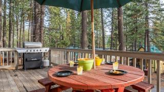 Stylish Truckee Retreat Deck Near Lake Skiing Moraine by AvantStay - 9