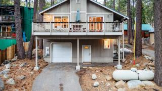 Stylish Truckee Retreat Deck Near Lake Skiing Moraine by AvantStay - 8