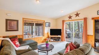 Stylish Truckee Retreat Deck Near Lake Skiing Moraine by AvantStay - 4