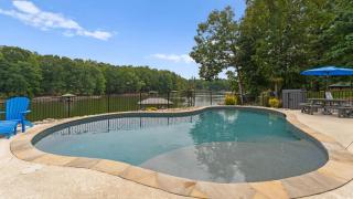 Whitetail Cove by AvantStay Lakefront w Pool Private Dock Sleeps 20 - 2