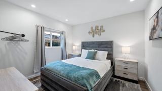 Pink Revival Historic Remodeled Bungalows Heart of Hollywood - 1