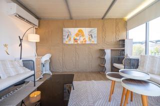 Spacious 4BR Oasis Comfort in Masdar City - 1