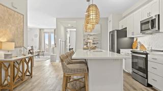 Steps to Beach w View Pool Tennis Luxe Top-Floor Sea La Vie by AvantStay - 0