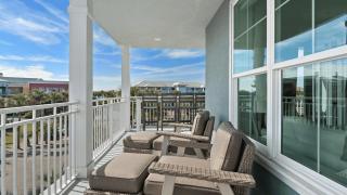 Steps to Beach w View Pool Tennis Luxe Top-Floor Sea La Vie by AvantStay - 8