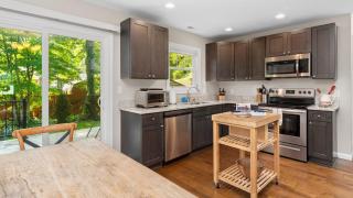 Little Sycamore Duplex by AvantStay Sleeps 20 Patio Fire Pit 6 Minutes to Downtown Asheville - 3