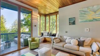 Coastal escape w balcony firebowl ocean views near Manzanita Sunset House by AvantStay - 4