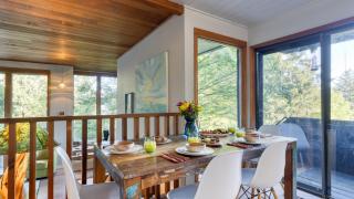 Coastal escape w balcony firebowl ocean views near Manzanita Sunset House by AvantStay - 2
