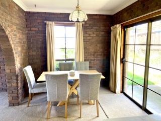 Home in Moonah with beautiful view - 2