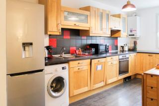 Cosy and Bright Apartment with Private Balcony - 6