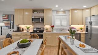 Newly Renovated 2-min Walk to the Beach The Coastal Cottage by AvantStay - 7