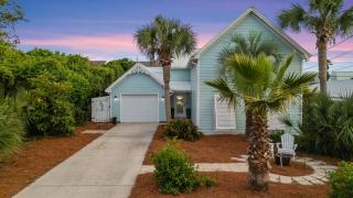 Newly Renovated 2-min Walk to the Beach The Coastal Cottage by AvantStay - 3
