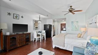 Miramar Beach Studio w Pool Tennis Walk to Beach Luau Eastern Sky - 5