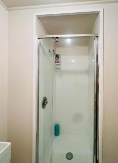 Sunny private room with private bathroom - 4