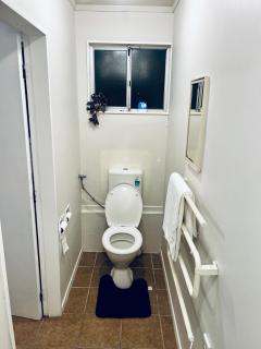 Sunny private room with private bathroom - 3