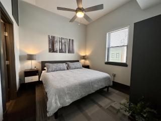 Downtown Rooftop Apt- Walkable Private Modern - 0