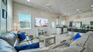 2 Homes in Gulf Village by AvantStay Sleeps 24 2blocks to the Beach Pool Game Room Patio w Outdoor Bar - 8